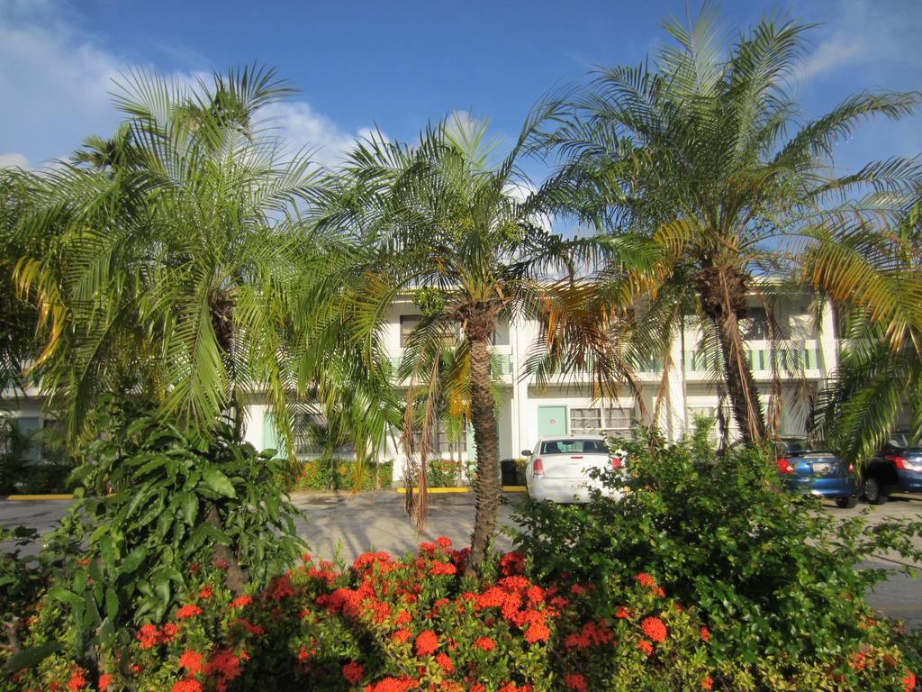 Shalimar Motel - Hotel in Allapattah, FL